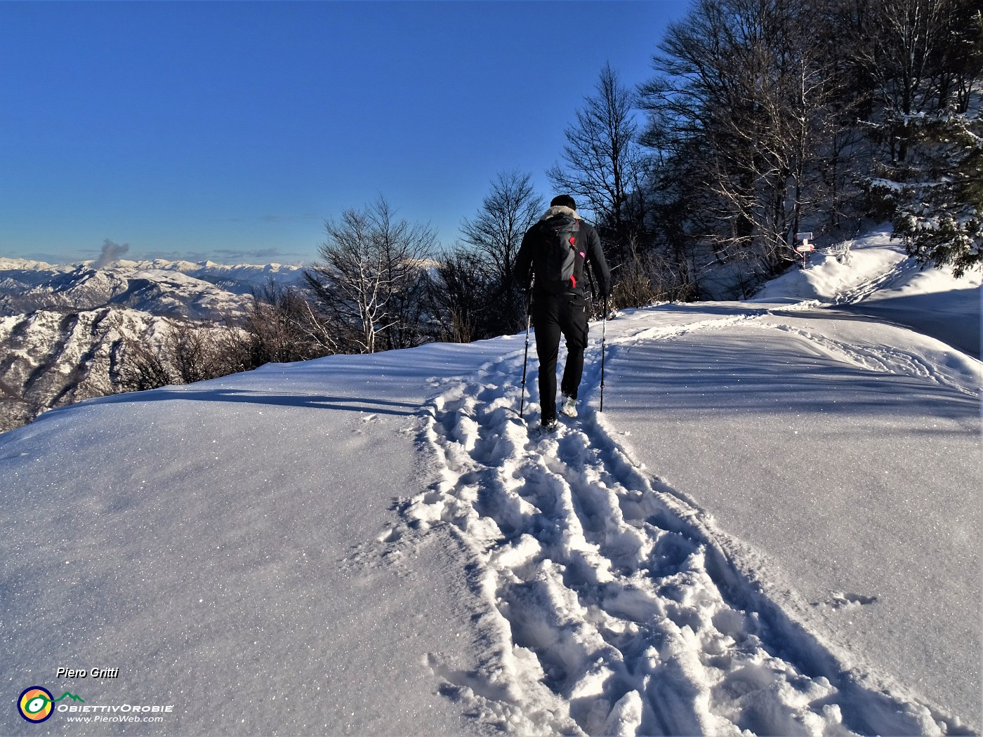 45 Ultimo strappo dal rifugio di 5' per cima Monte Suchello.JPG